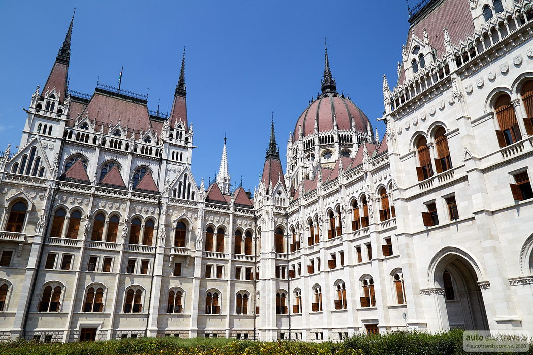 Driving to Budapest - autotravels