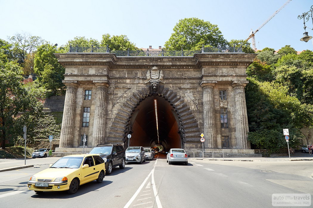 Driving to Budapest - autotravels