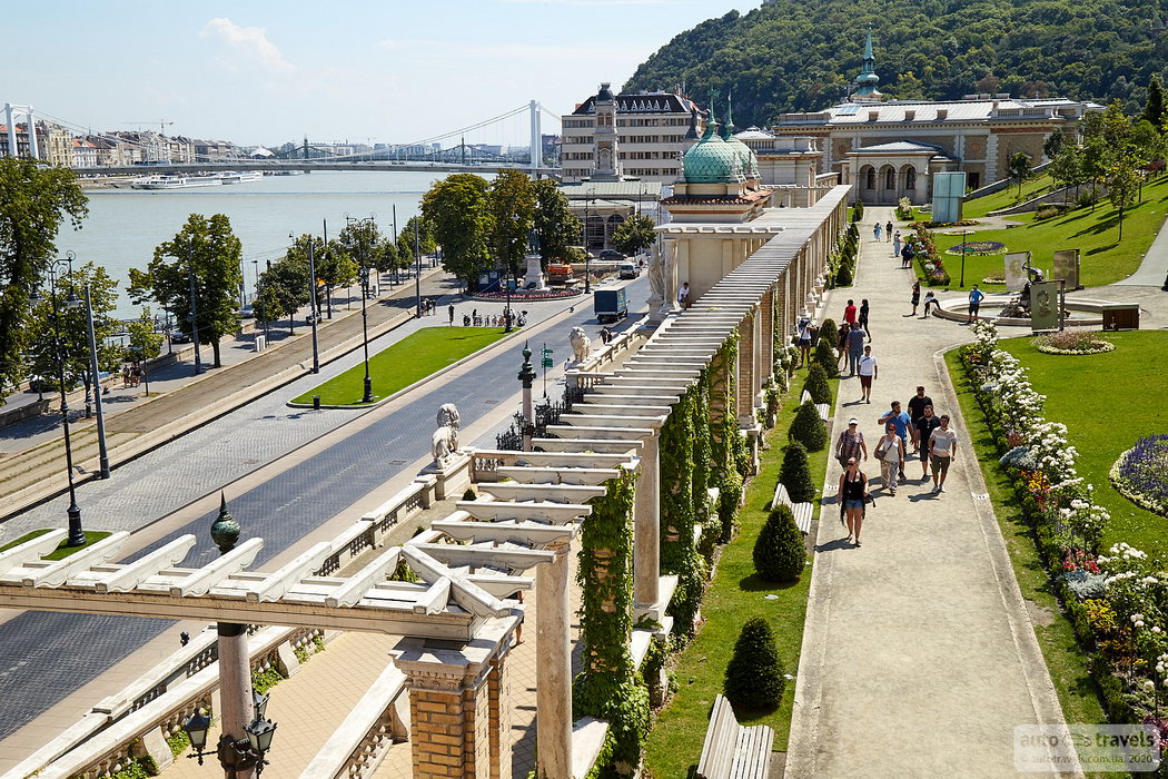 Driving to Budapest - autotravels