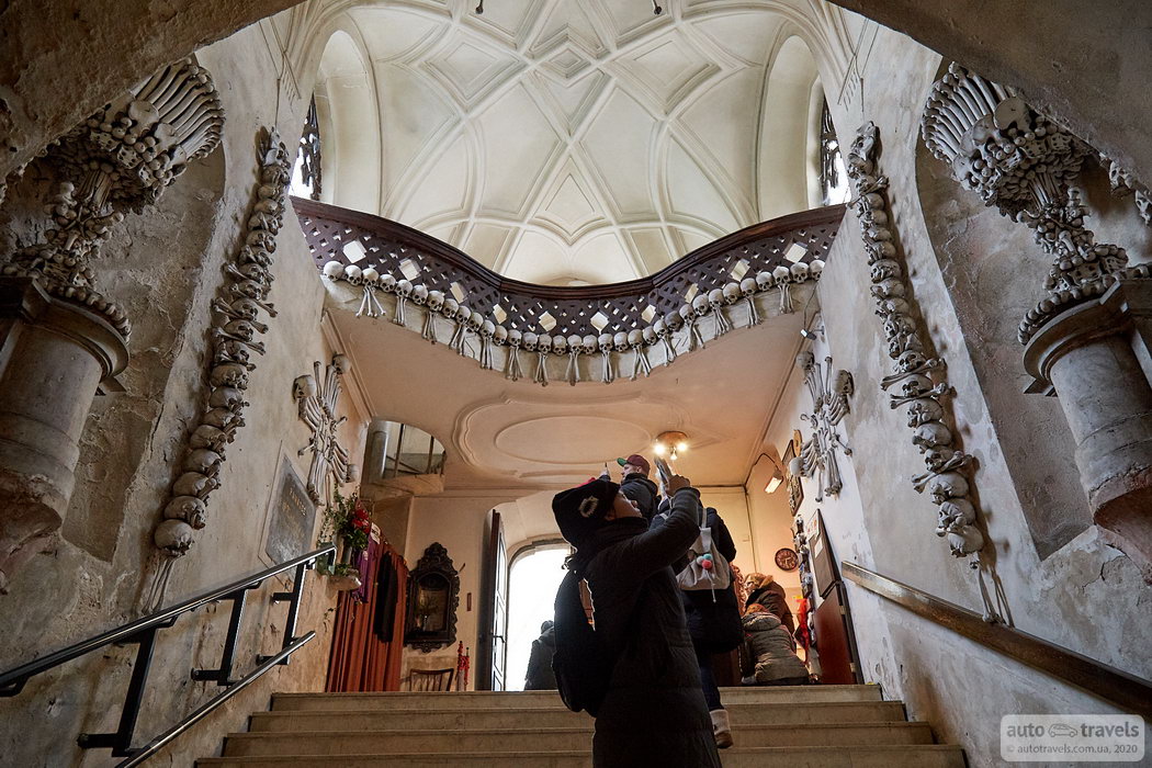 Костніца в Седліце, Кутна Гора на авто